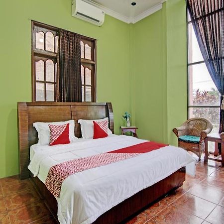 Oyo 92551 Netra Hotel Ujunbatu Dış mekan fotoğraf