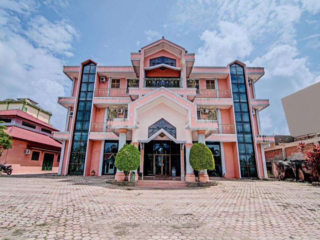 Oyo 92551 Netra Hotel Ujunbatu Dış mekan fotoğraf