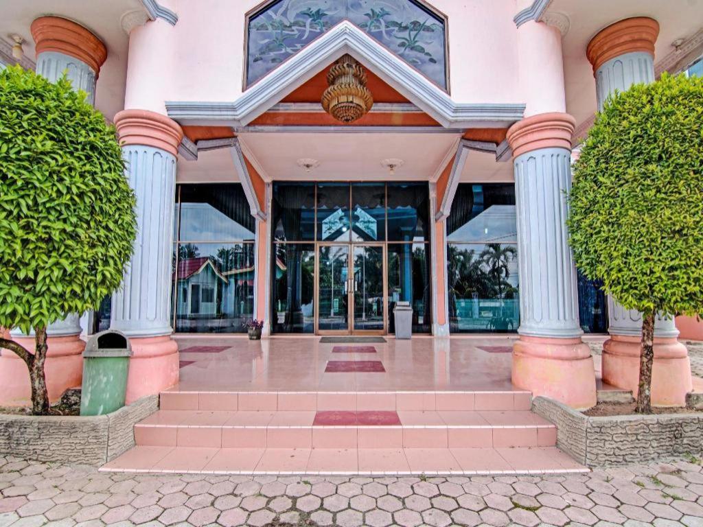 Oyo 92551 Netra Hotel Ujunbatu Dış mekan fotoğraf
